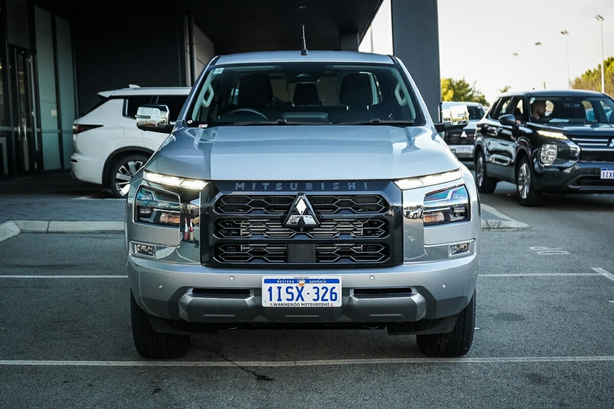 Mitsubishi Triton image 2