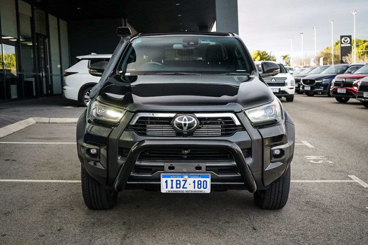 Toyota Hilux image 2