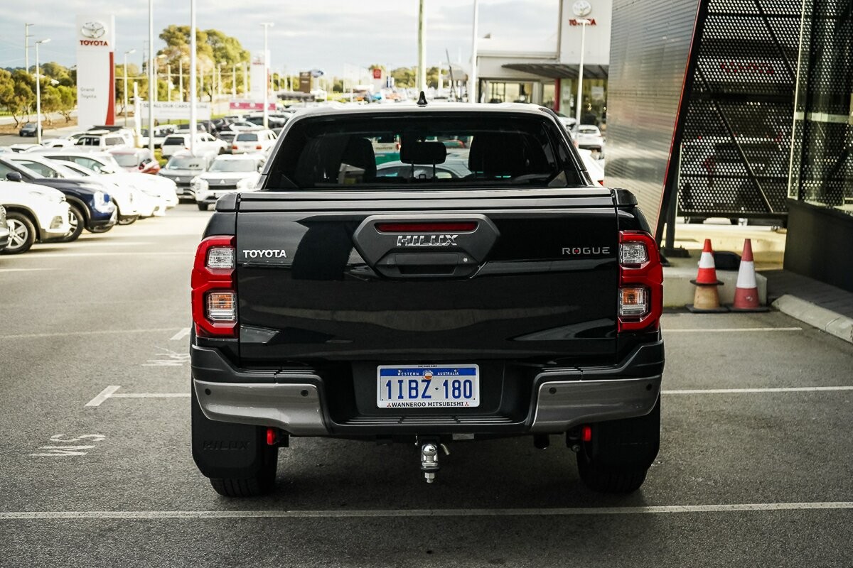 Toyota Hilux image 4