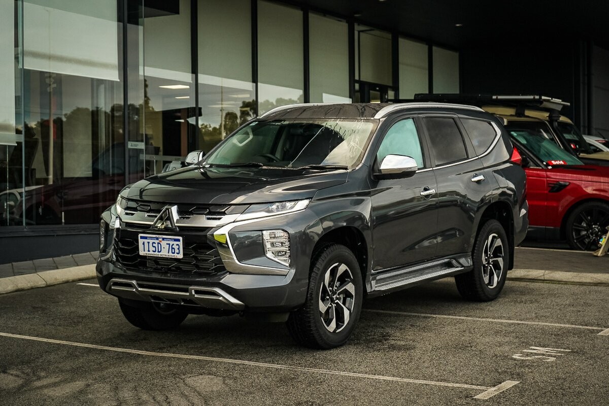 Mitsubishi Pajero Sport image 1