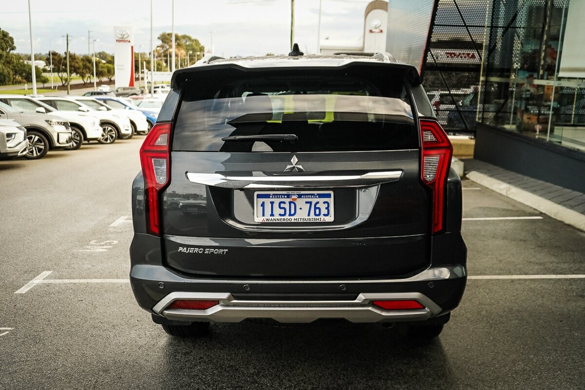 Mitsubishi Pajero Sport image 4
