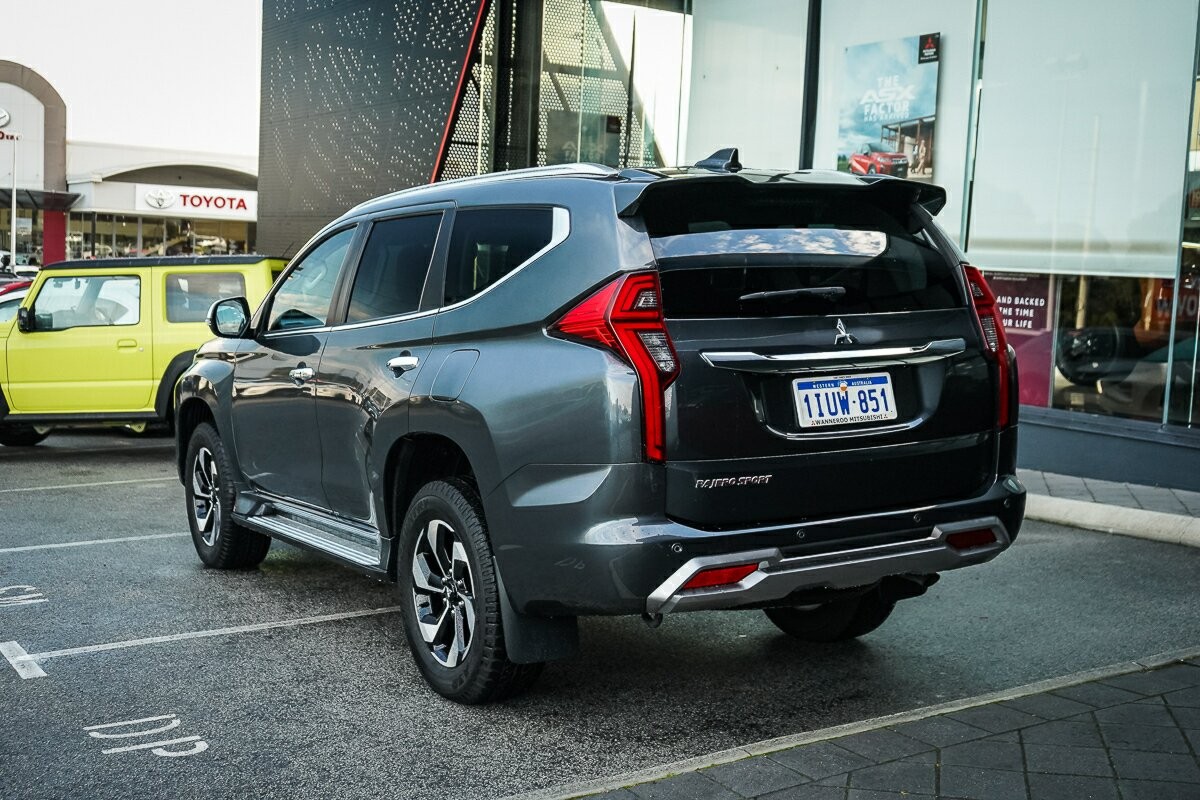 Mitsubishi Pajero Sport image 3