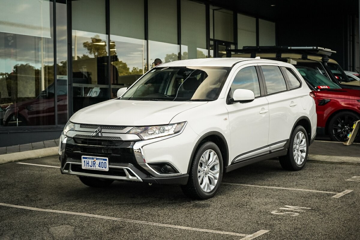 Mitsubishi Outlander image 1