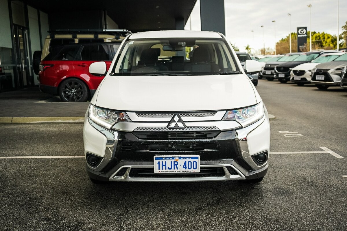 Mitsubishi Outlander image 2