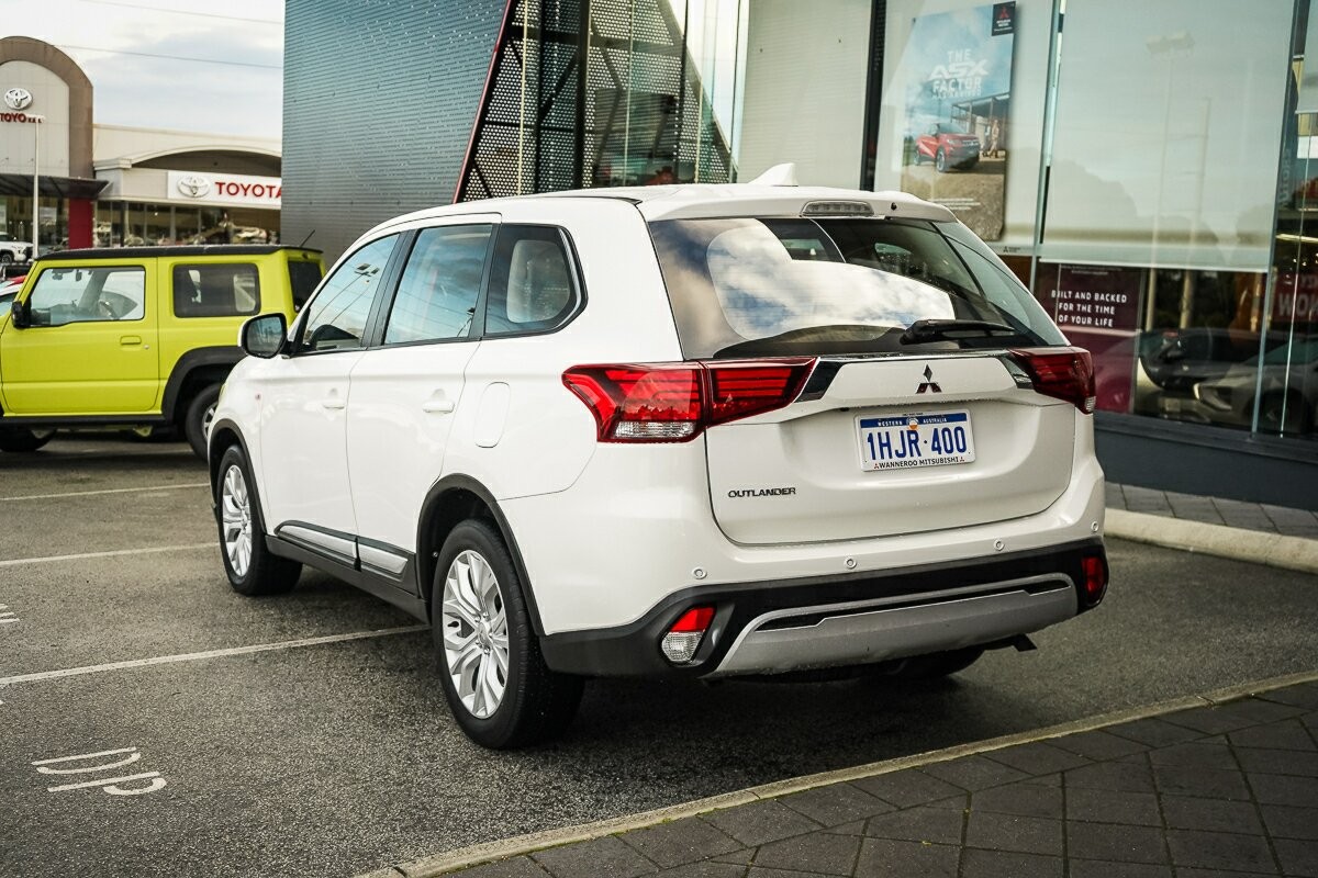 Mitsubishi Outlander image 4