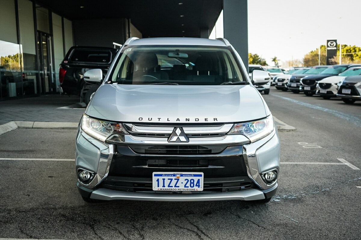 Mitsubishi Outlander image 2