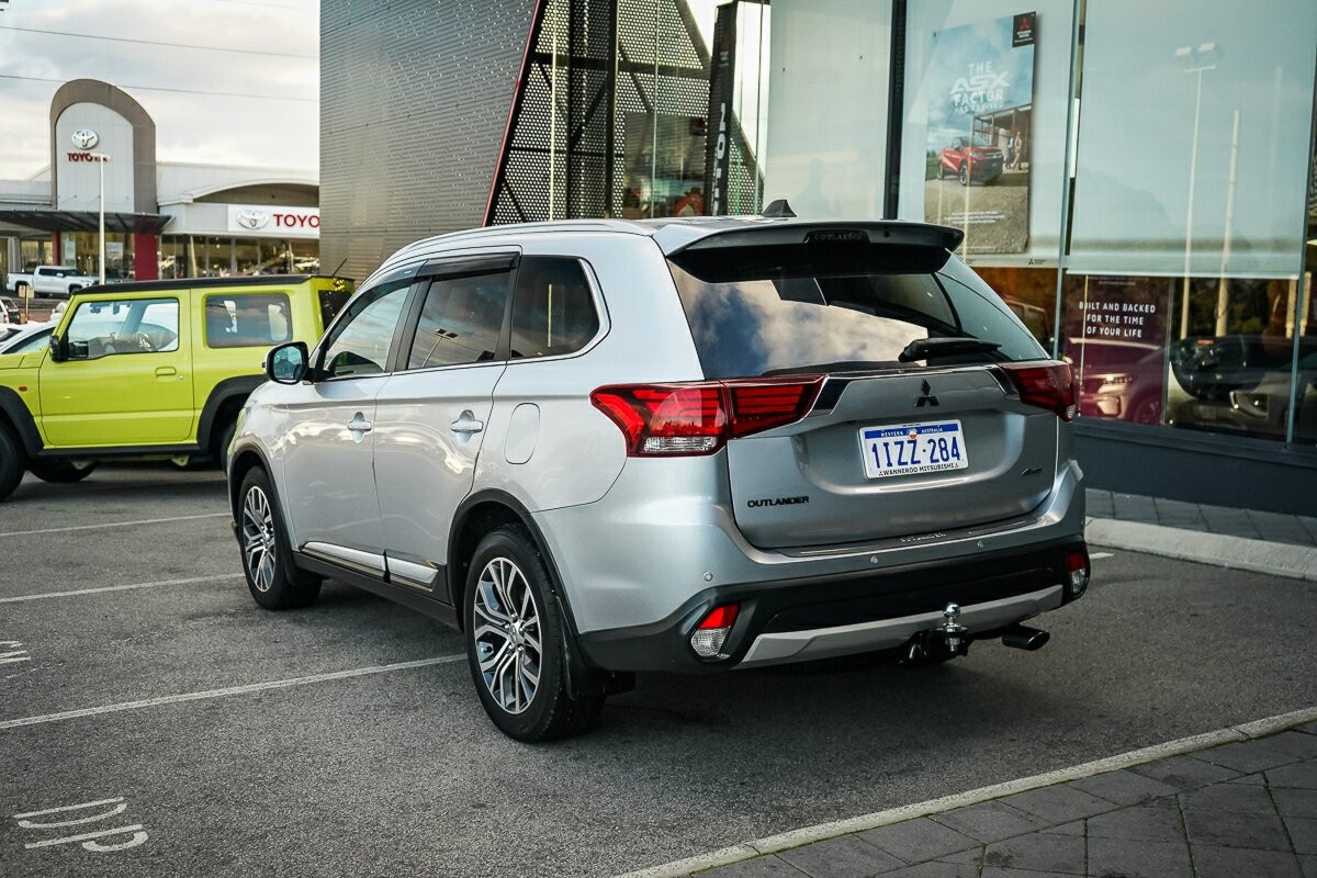 Mitsubishi Outlander image 3