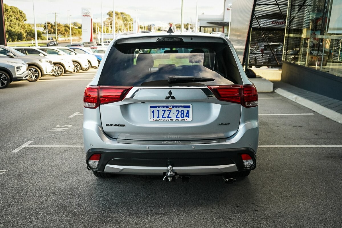Mitsubishi Outlander image 4
