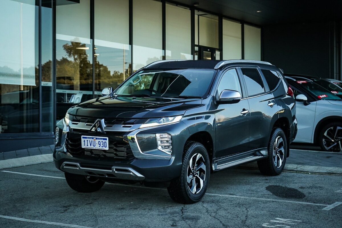 Mitsubishi Pajero Sport image 1