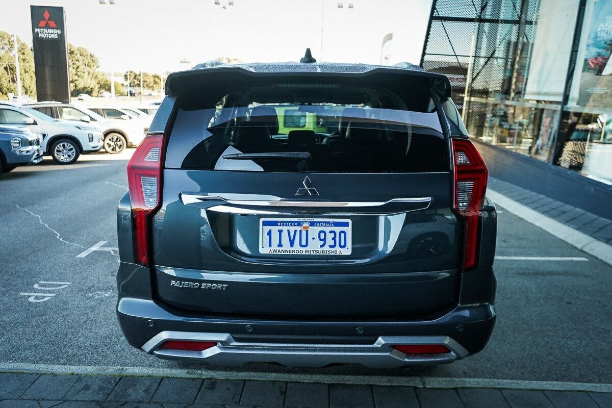Mitsubishi Pajero Sport image 4
