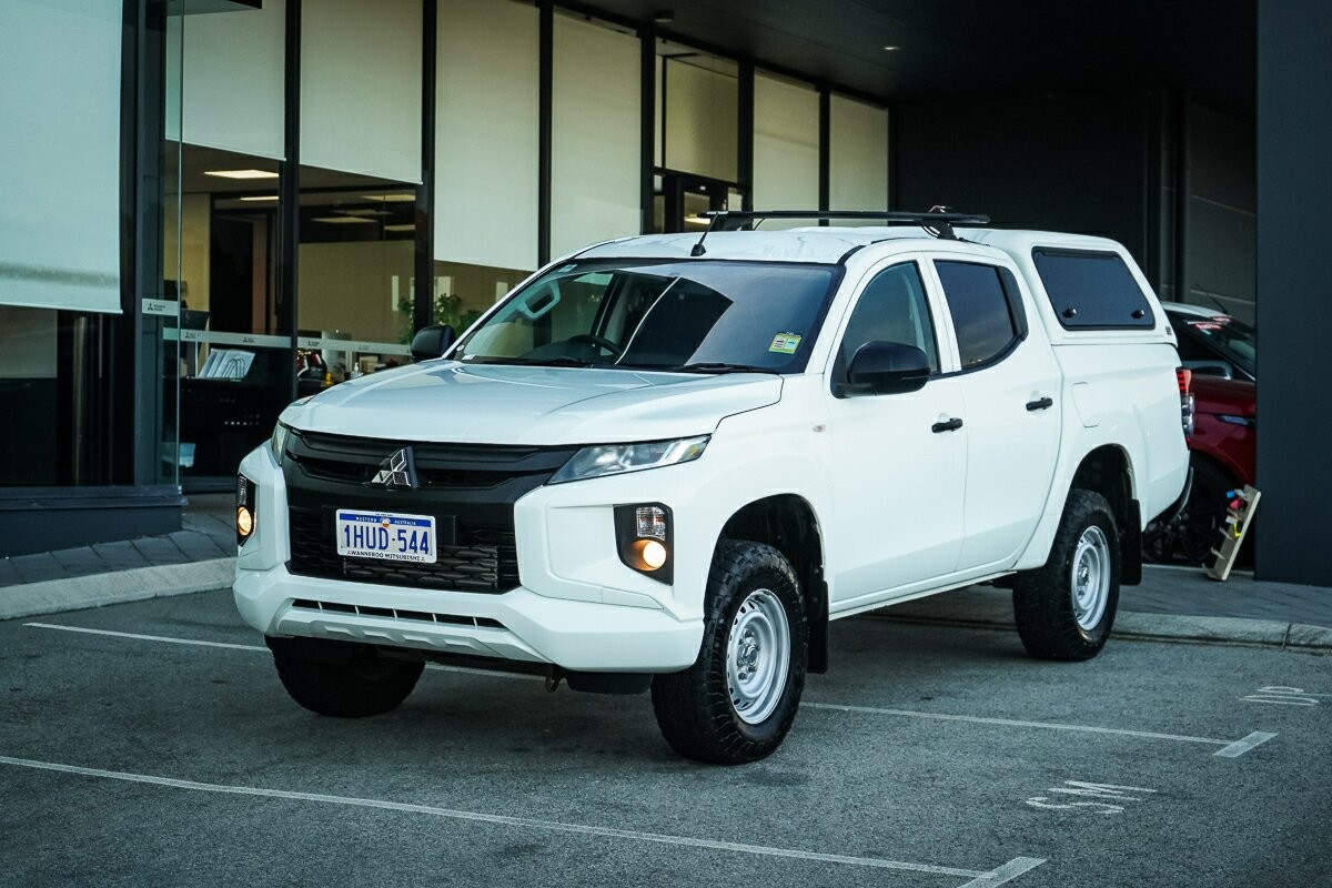 Mitsubishi Triton image 1