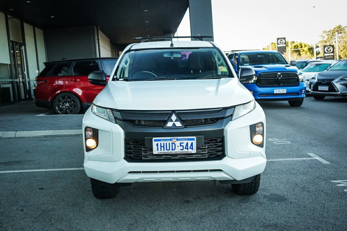 Mitsubishi Triton image 2