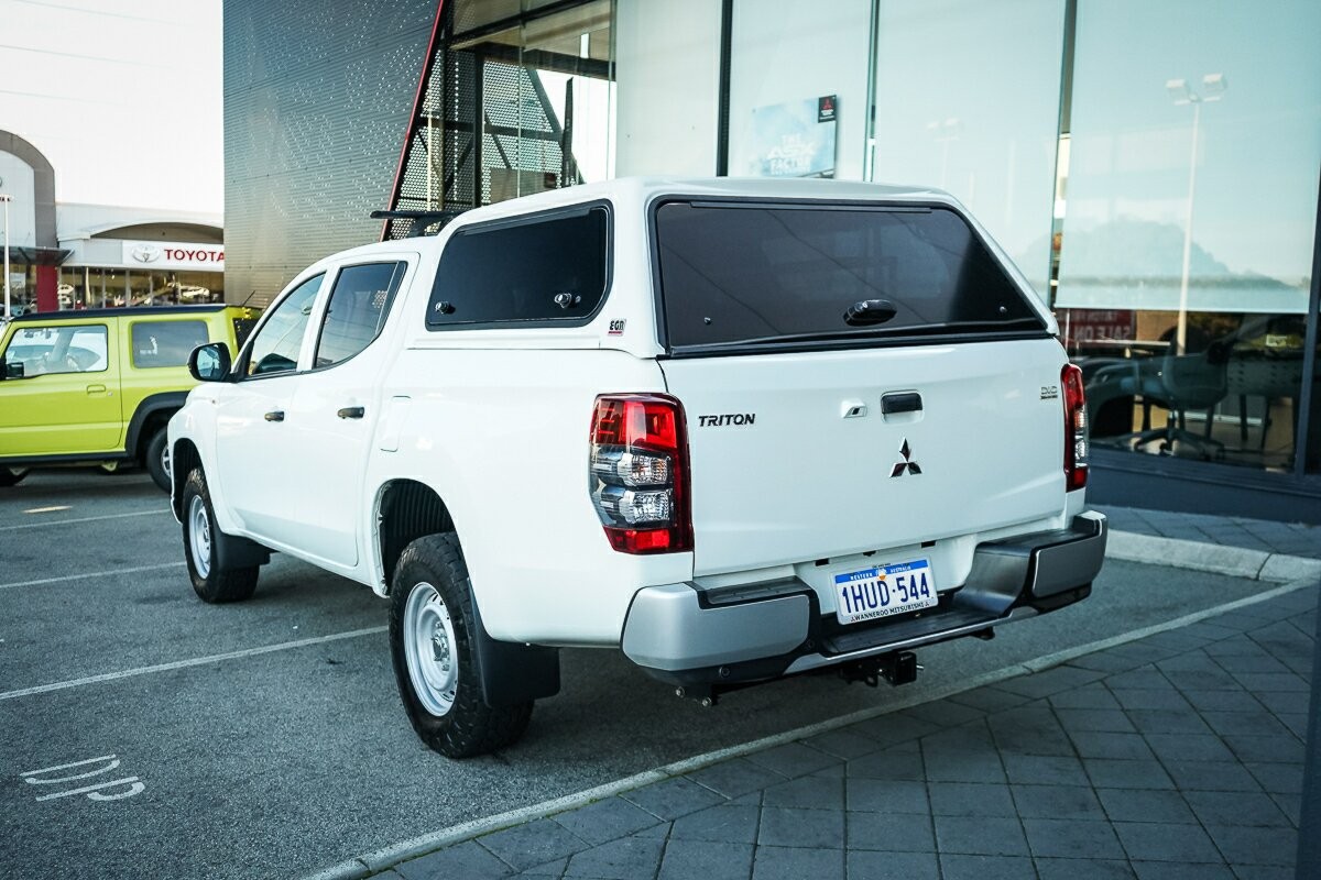 Mitsubishi Triton image 3