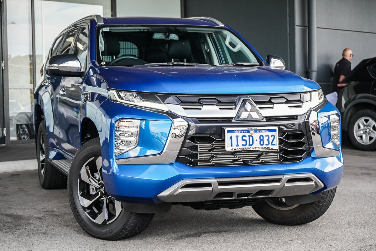 Mitsubishi Pajero Sport image 1