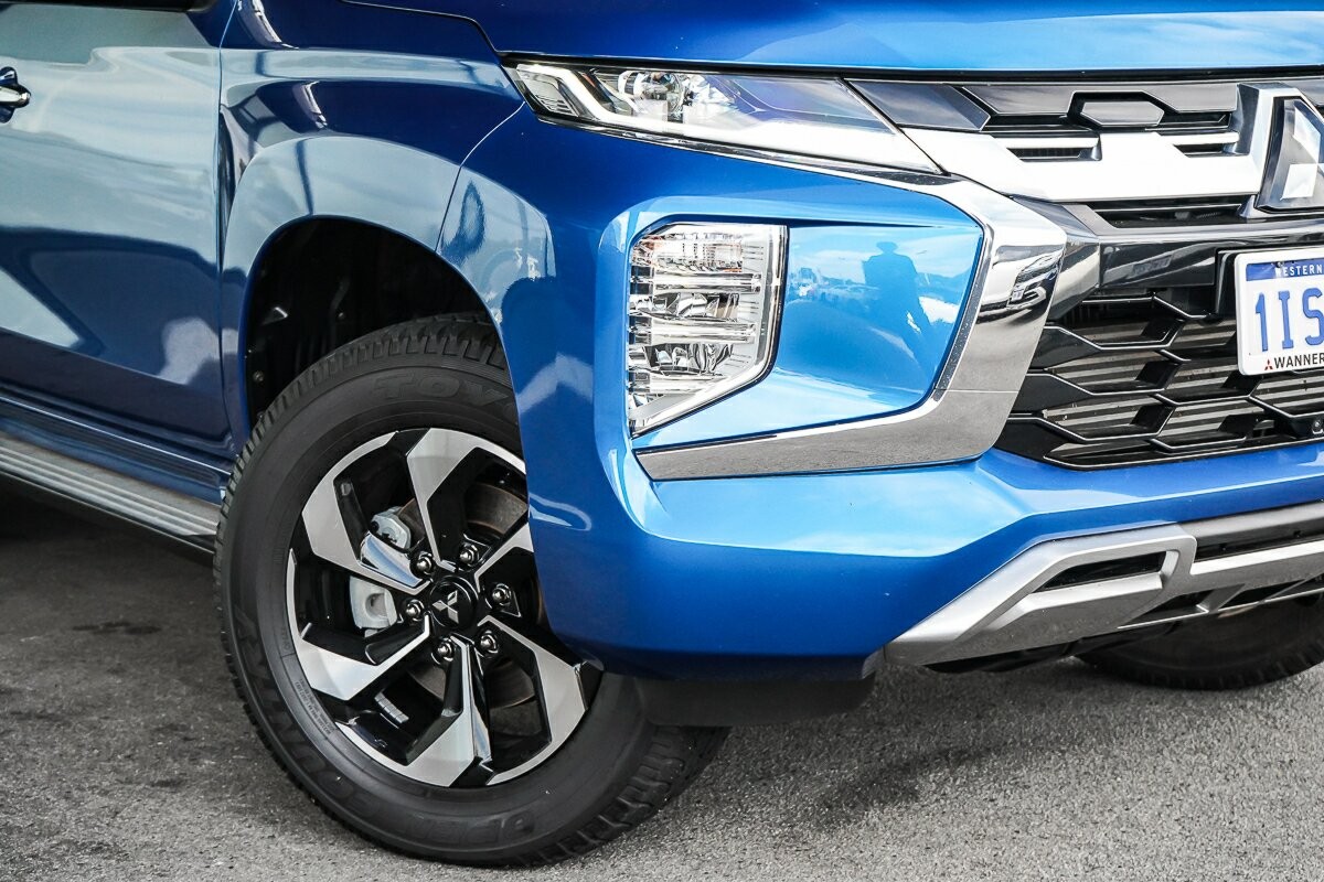 Mitsubishi Pajero Sport image 2