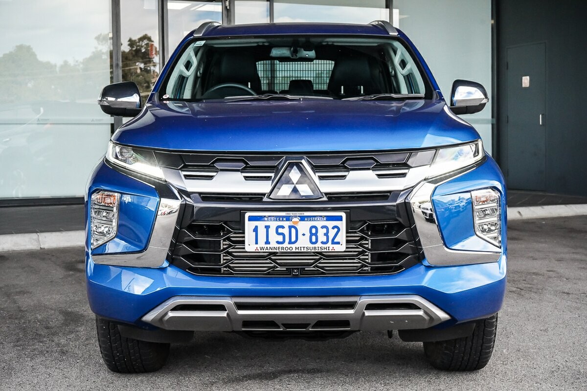 Mitsubishi Pajero Sport image 3