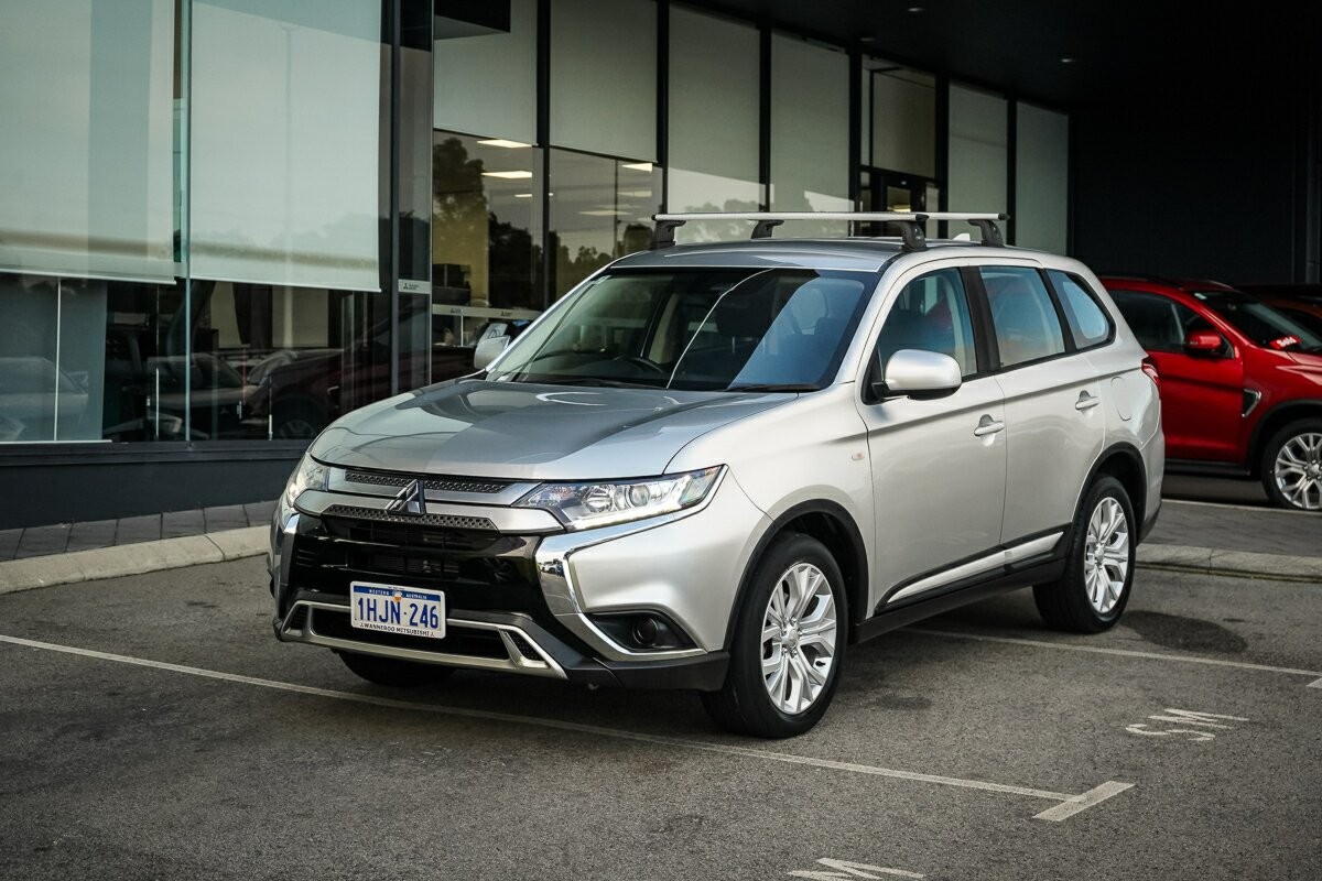 Mitsubishi Outlander image 1