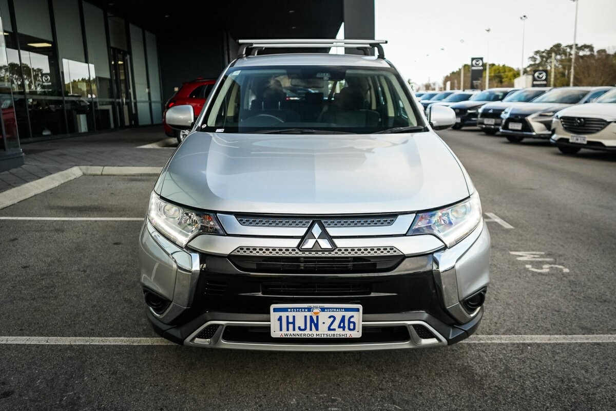 Mitsubishi Outlander image 2