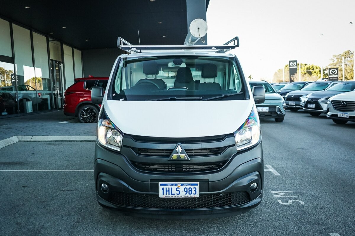 Mitsubishi Express image 2