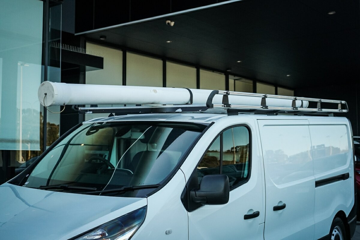 Mitsubishi Express image 3