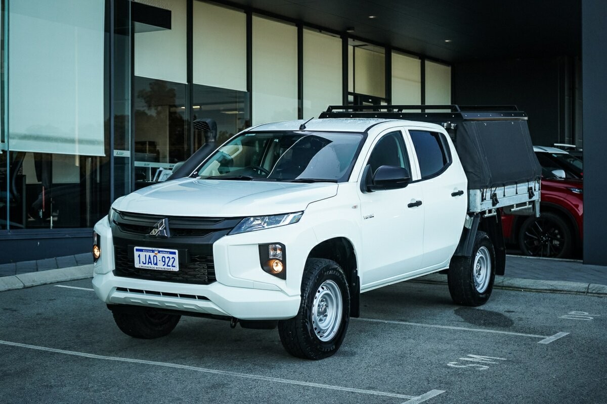 Mitsubishi Triton image 1