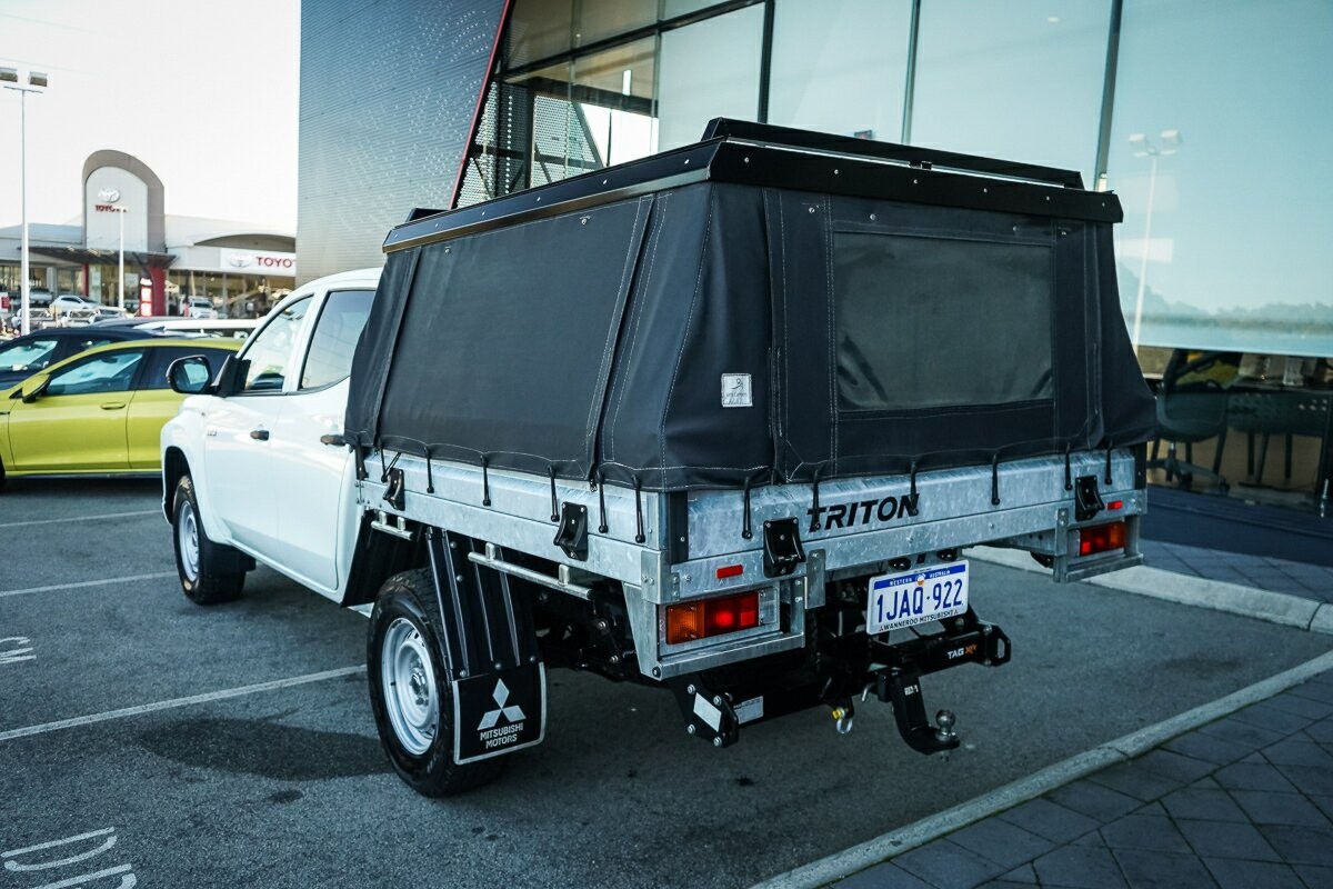 Mitsubishi Triton image 3