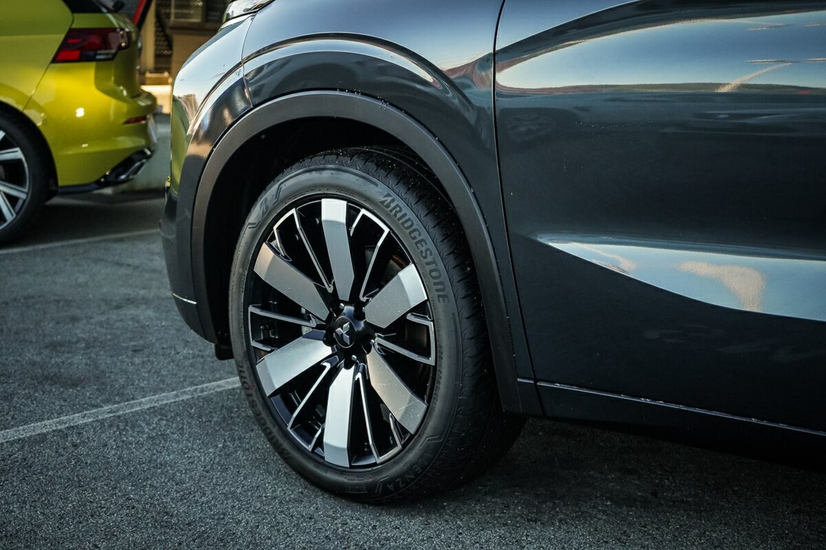 Mitsubishi Outlander image 3