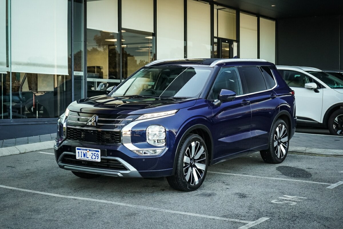 Mitsubishi Outlander image 1
