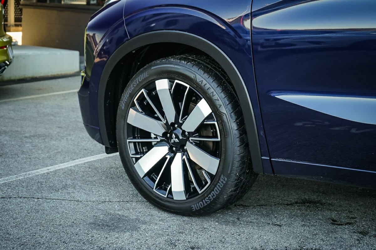 Mitsubishi Outlander image 3