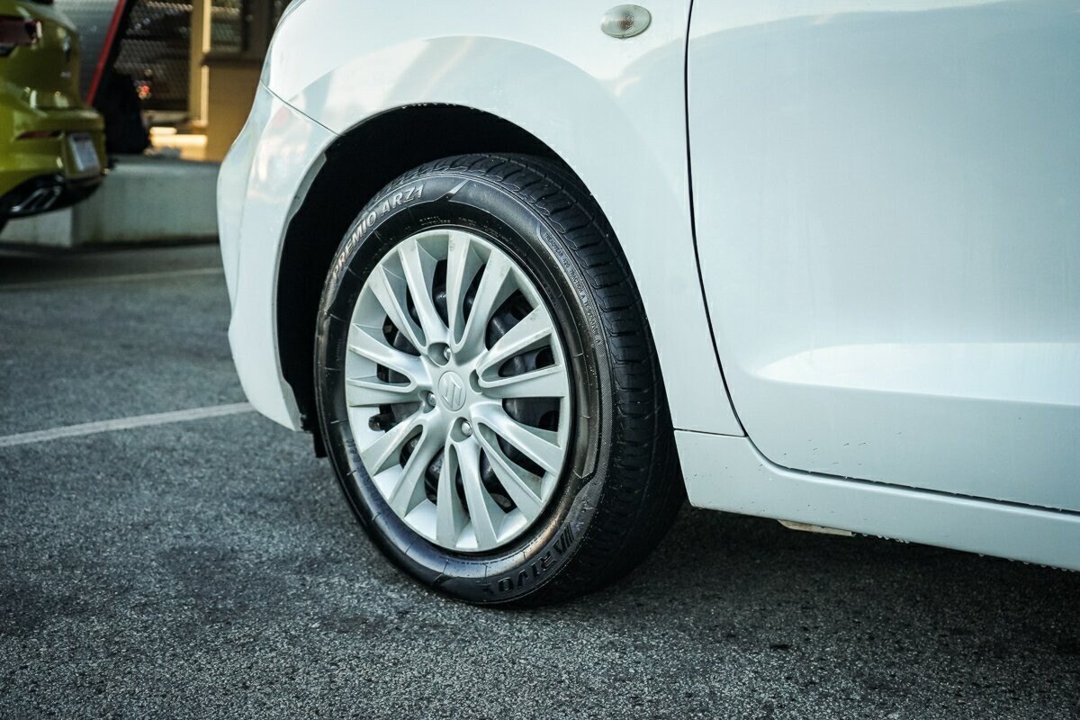 Suzuki Baleno image 3
