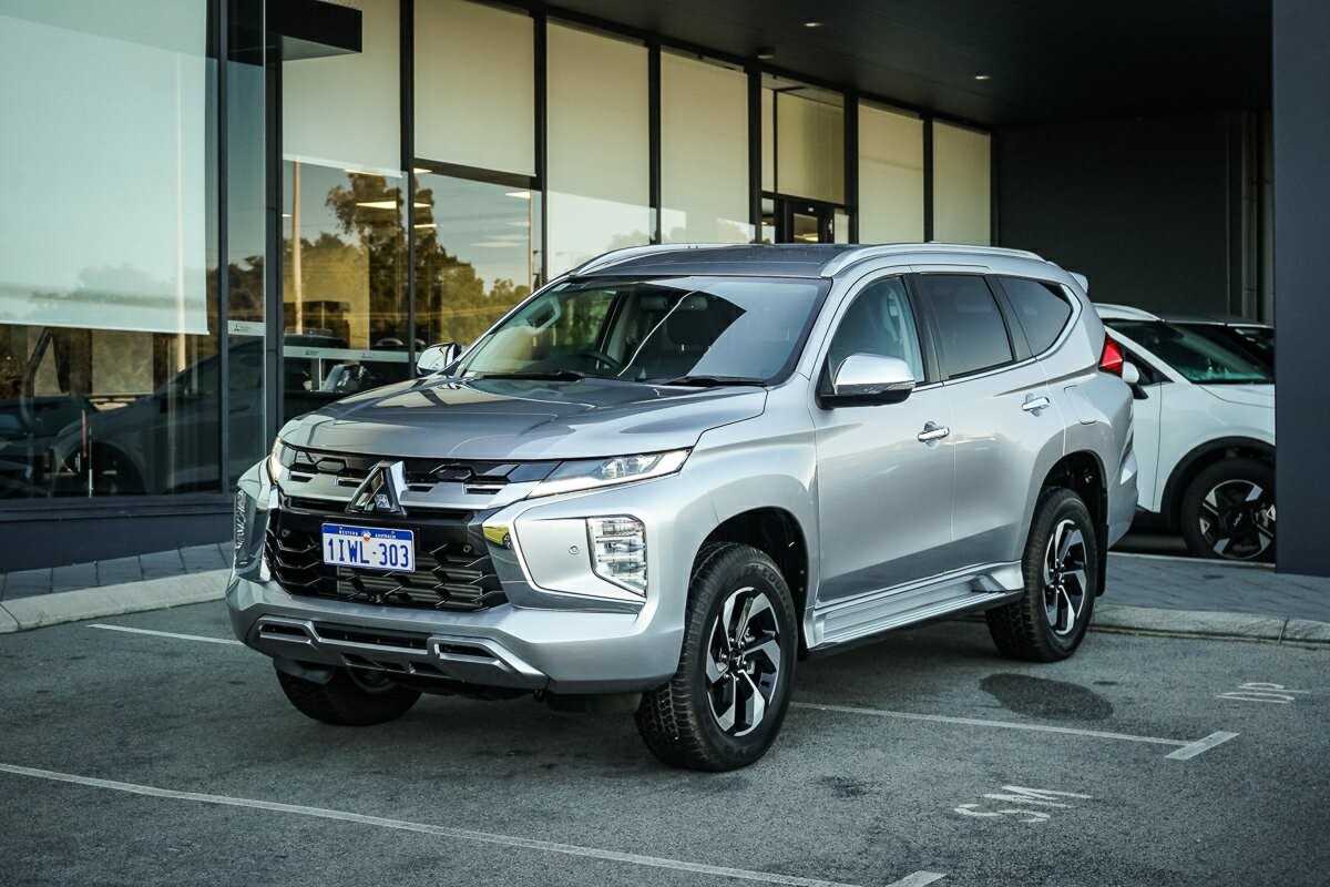 Mitsubishi Pajero Sport image 1