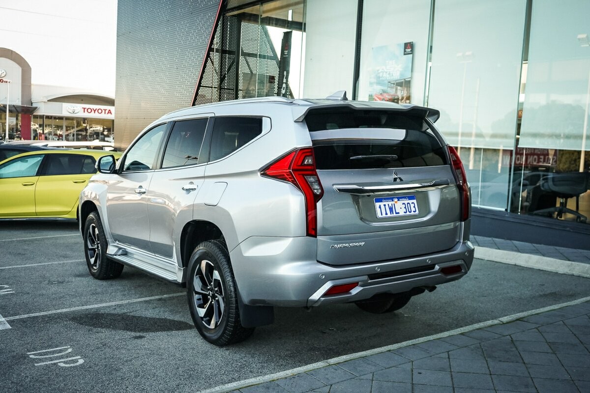 Mitsubishi Pajero Sport image 4