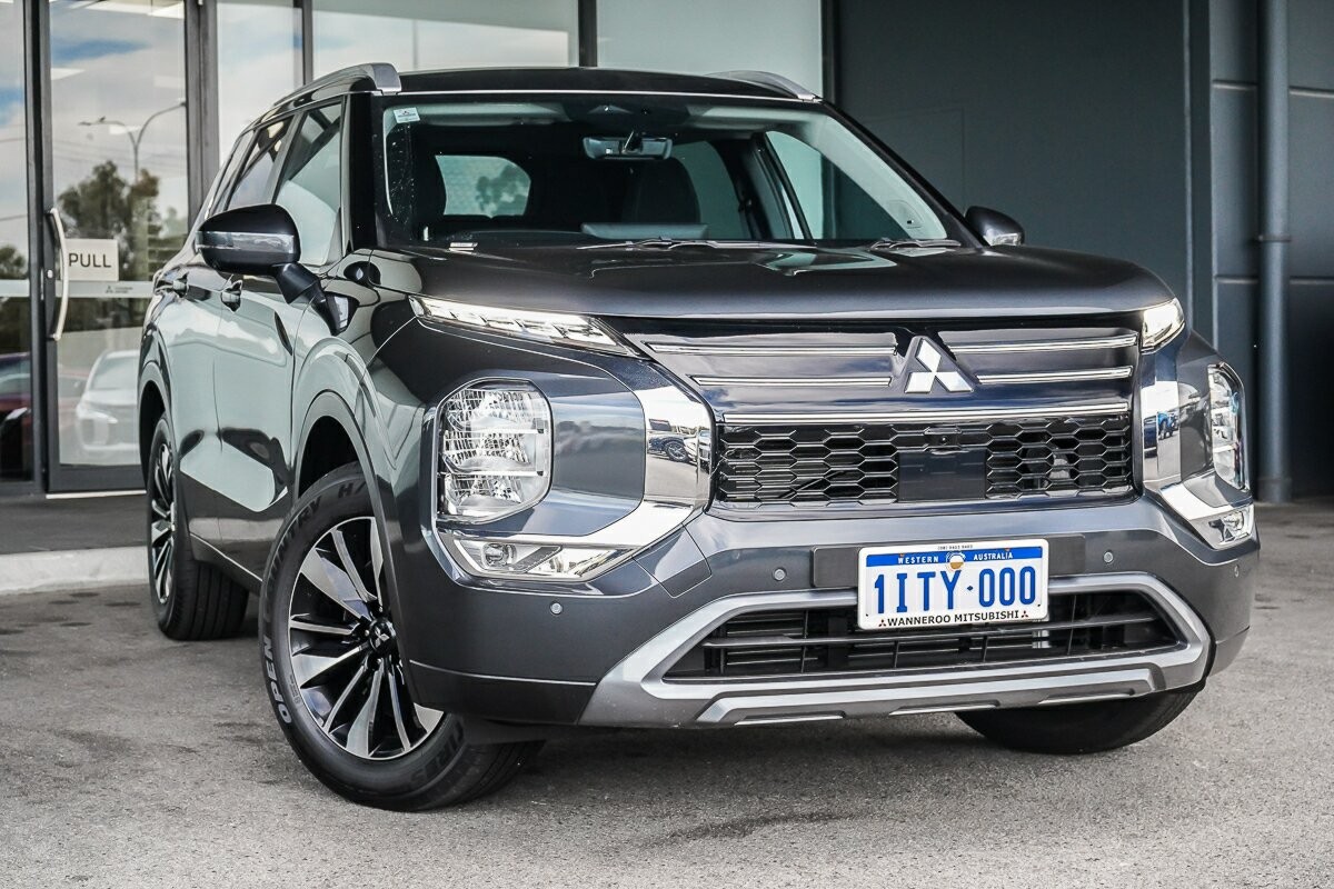 Mitsubishi Outlander image 1