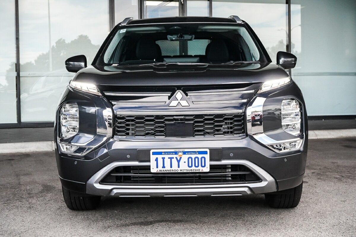 Mitsubishi Outlander image 3