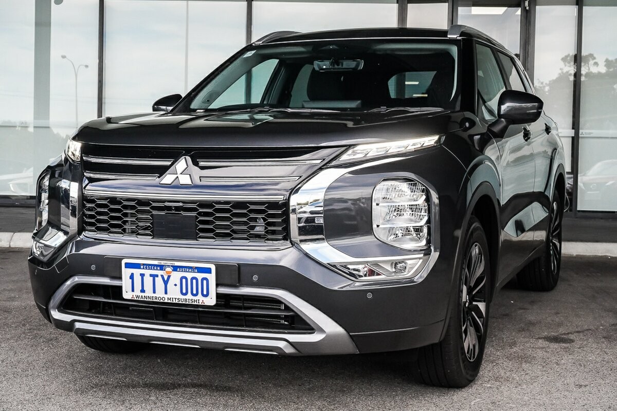 Mitsubishi Outlander image 4