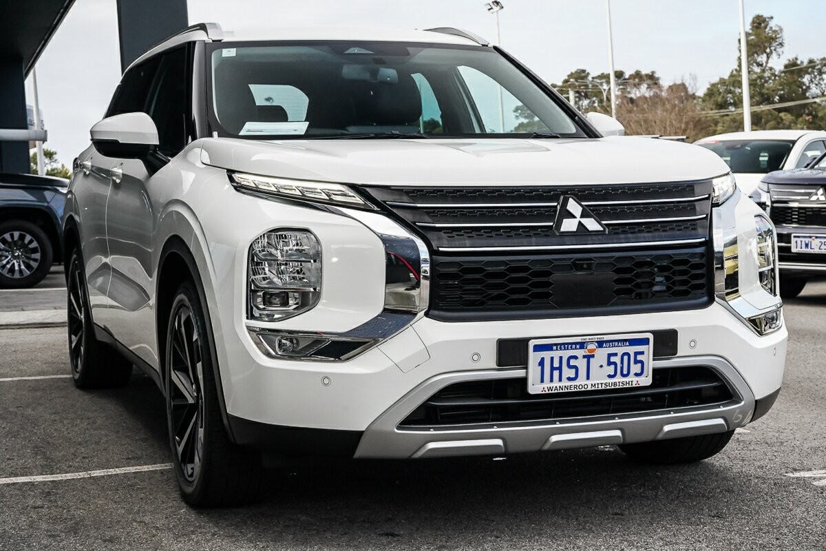 Mitsubishi Outlander image 4