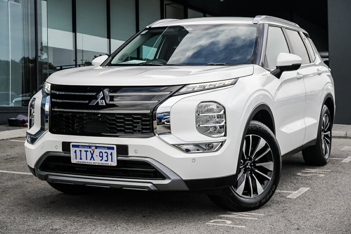 Mitsubishi Outlander image 1