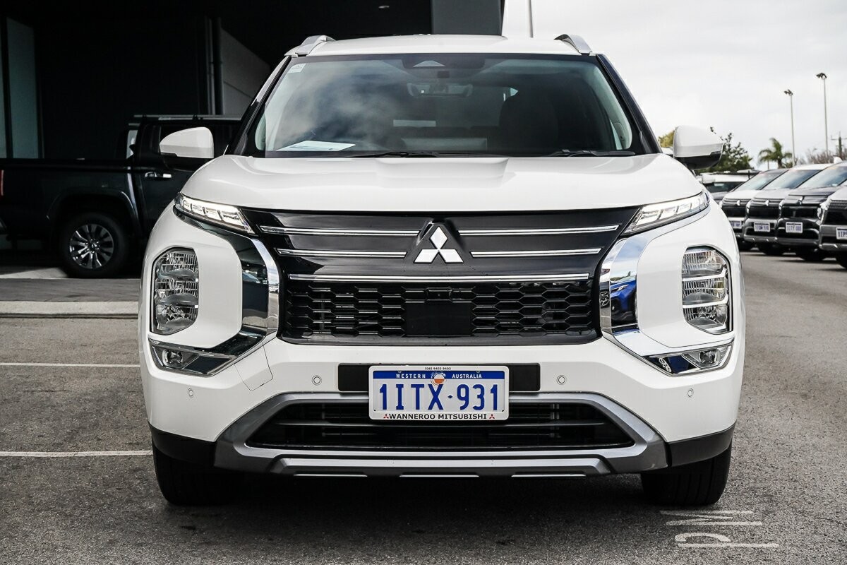 Mitsubishi Outlander image 3