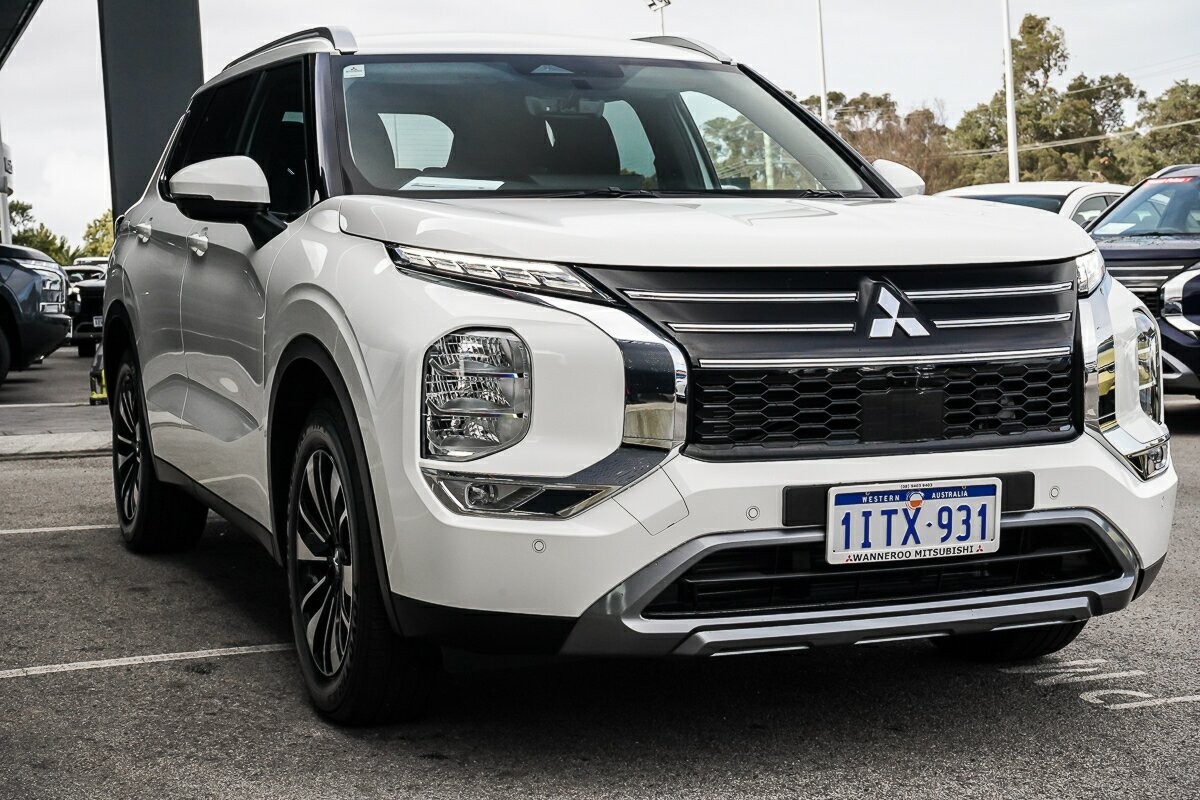 Mitsubishi Outlander image 4