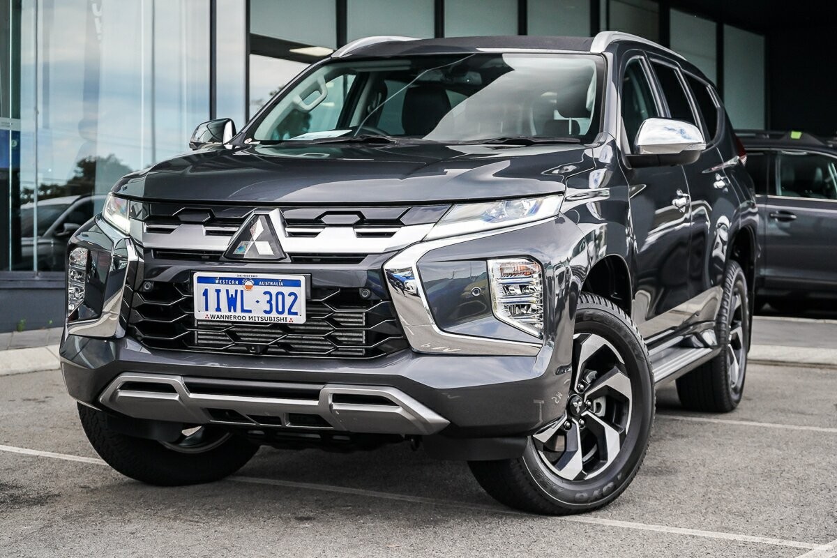 Mitsubishi Pajero Sport image 1