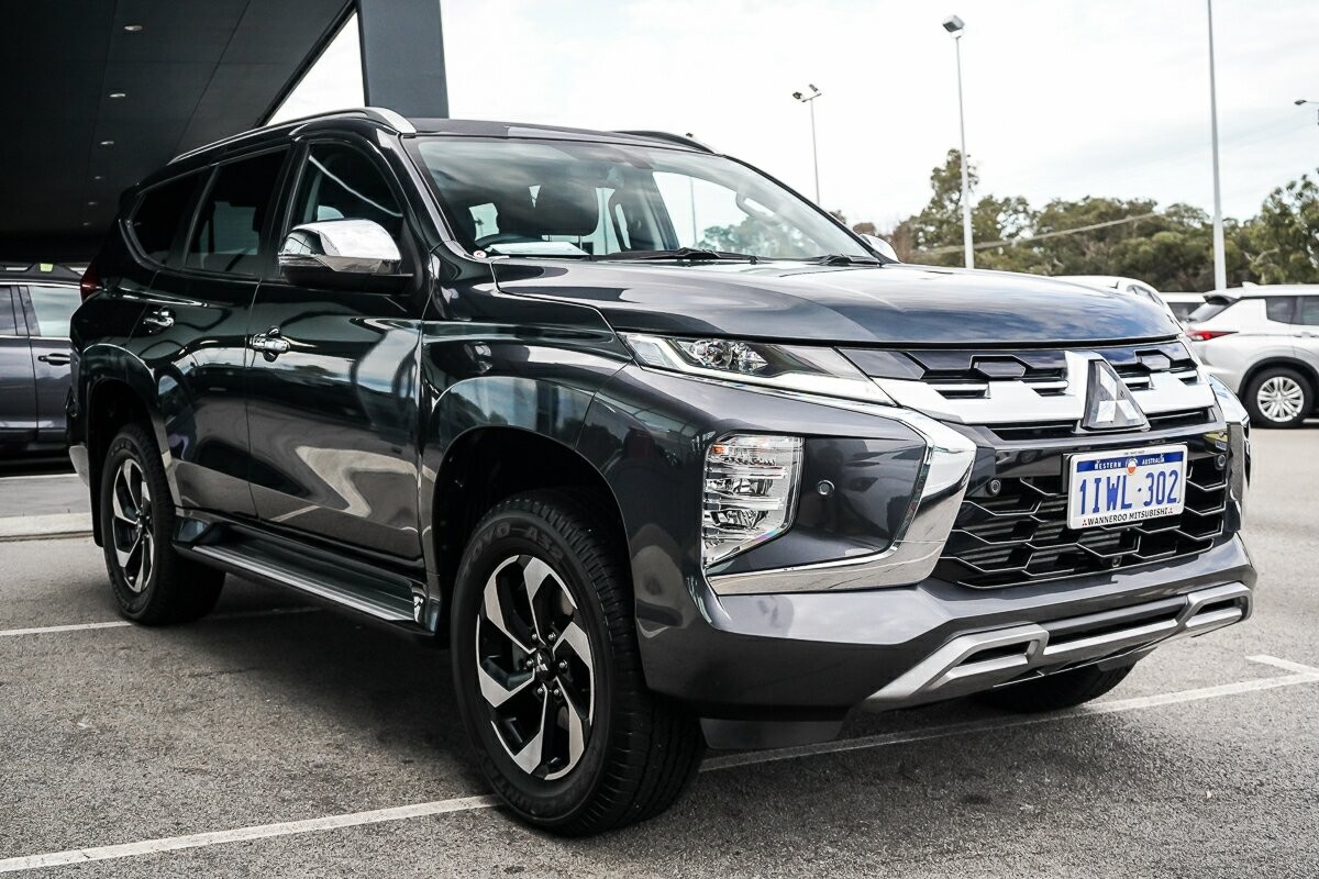 Mitsubishi Pajero Sport image 4