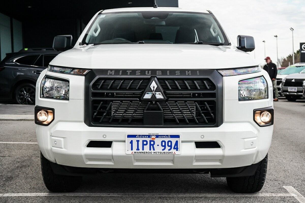 Mitsubishi Triton image 2