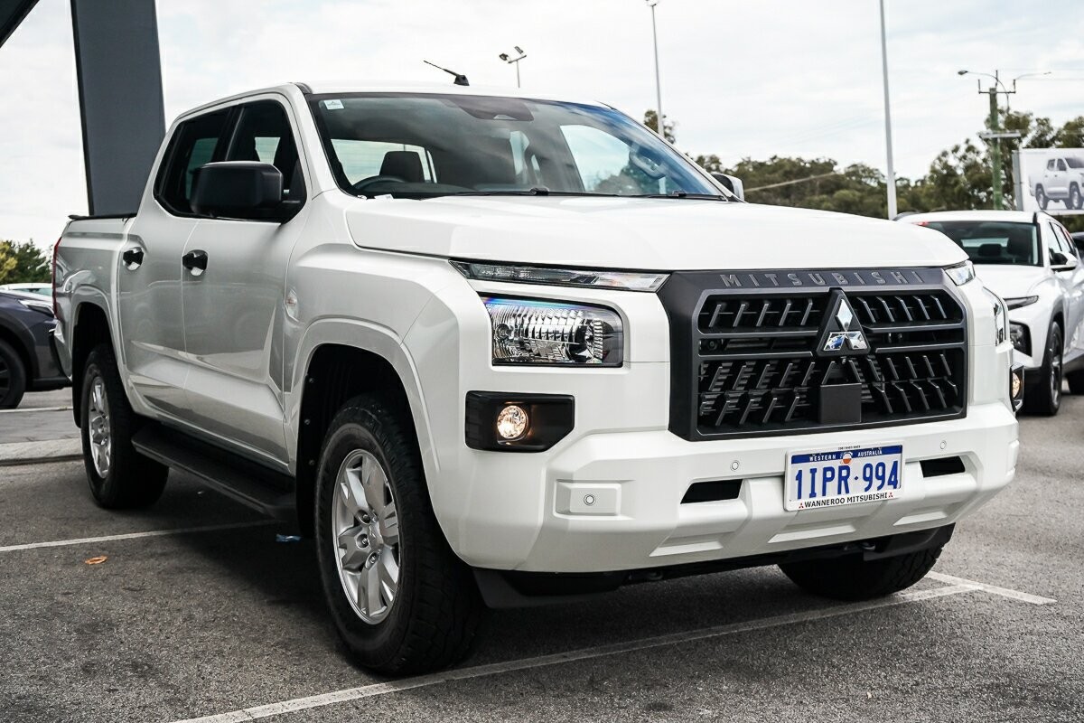 Mitsubishi Triton image 3