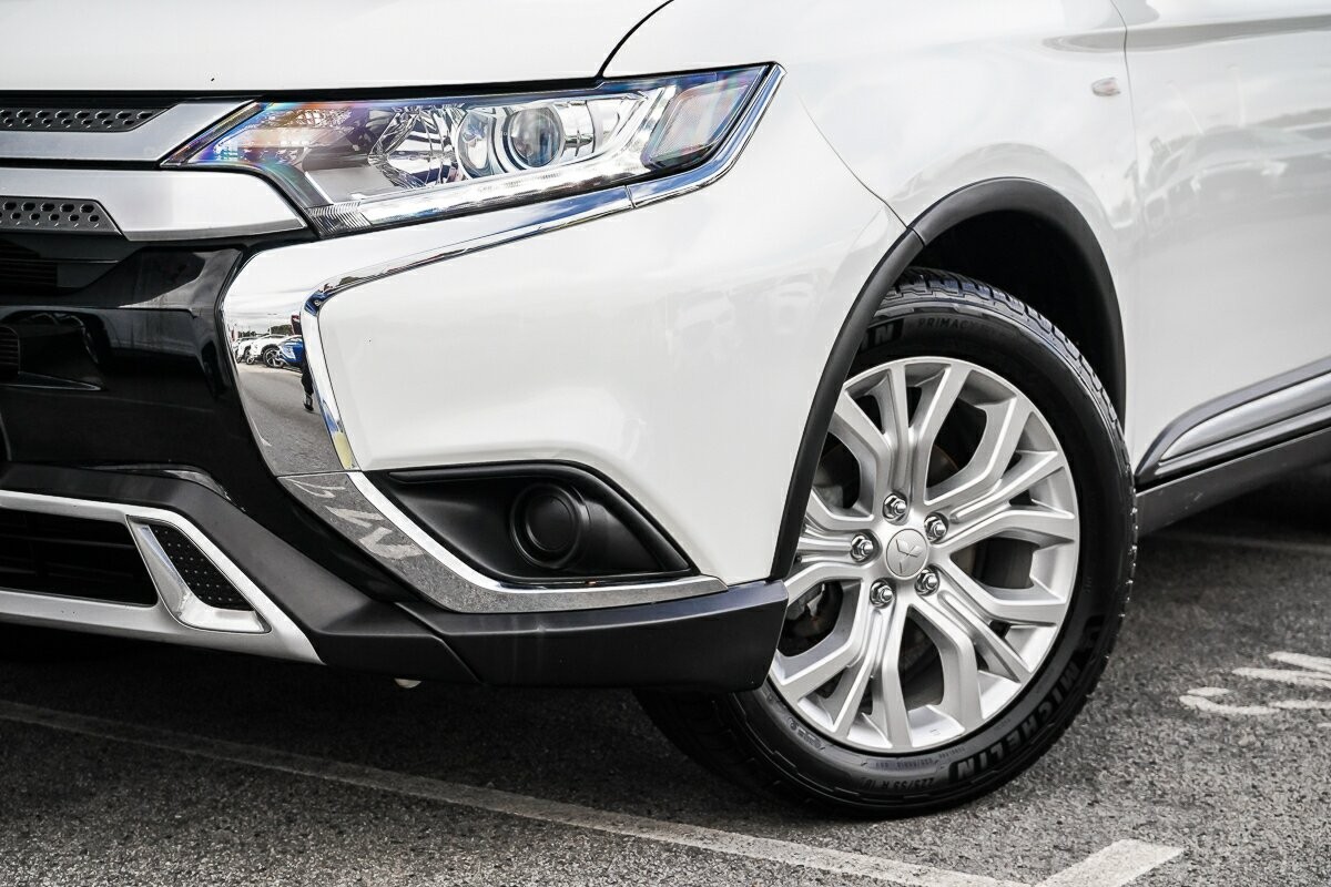 Mitsubishi Outlander image 2