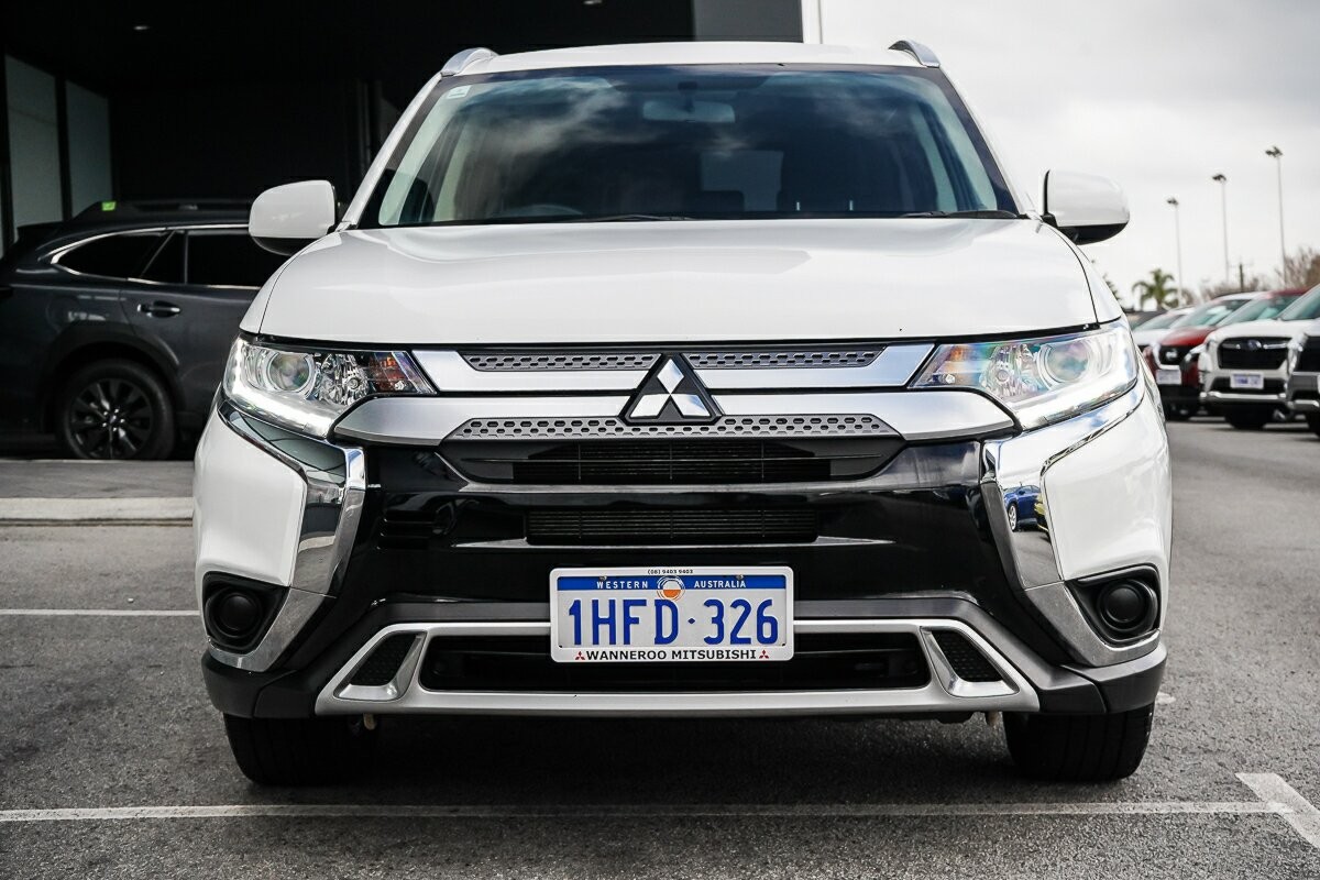 Mitsubishi Outlander image 3