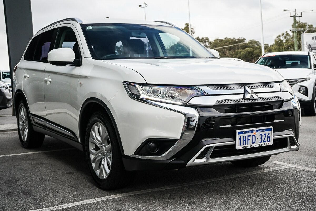 Mitsubishi Outlander image 4