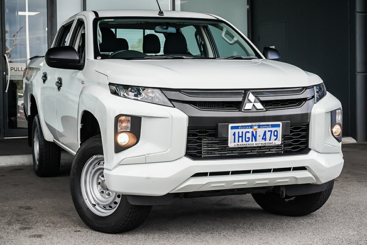 Mitsubishi Triton image 1