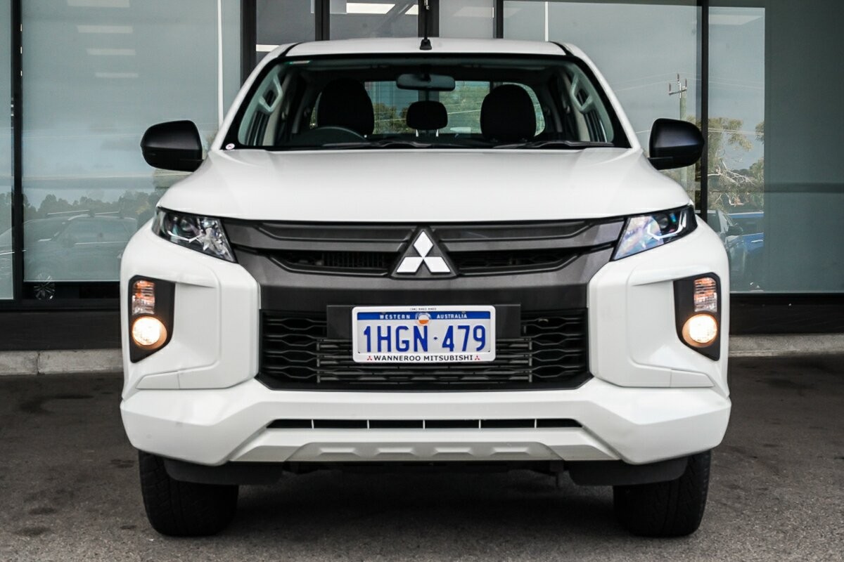 Mitsubishi Triton image 3