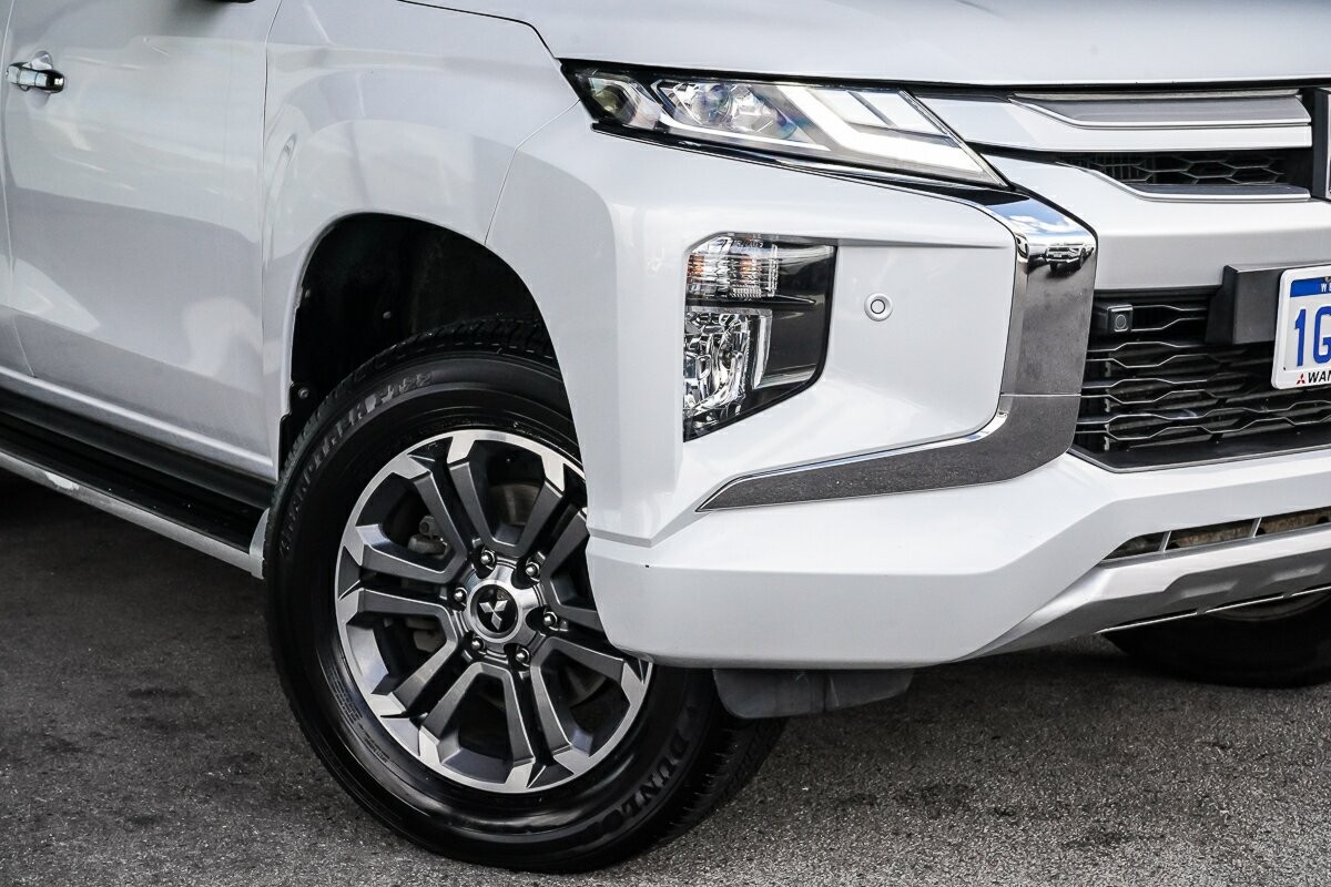 Mitsubishi Triton image 2