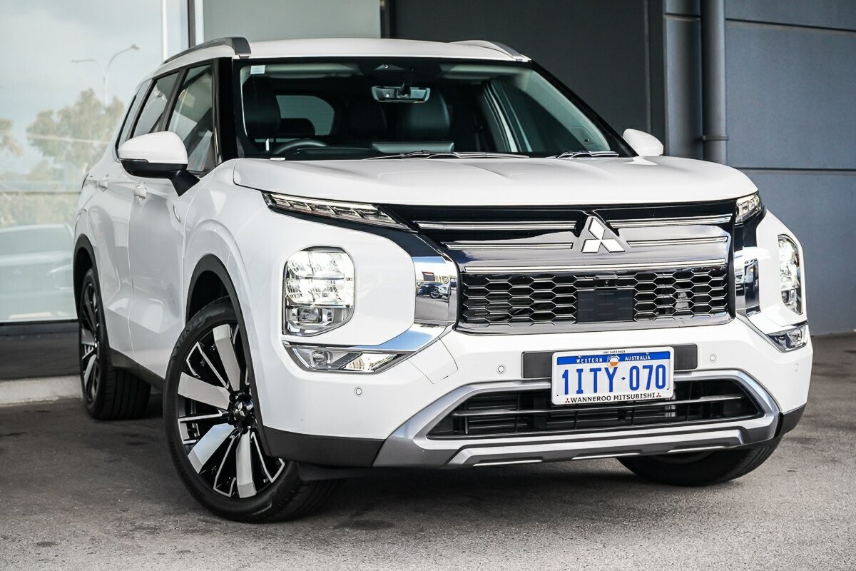 Mitsubishi Outlander image 1